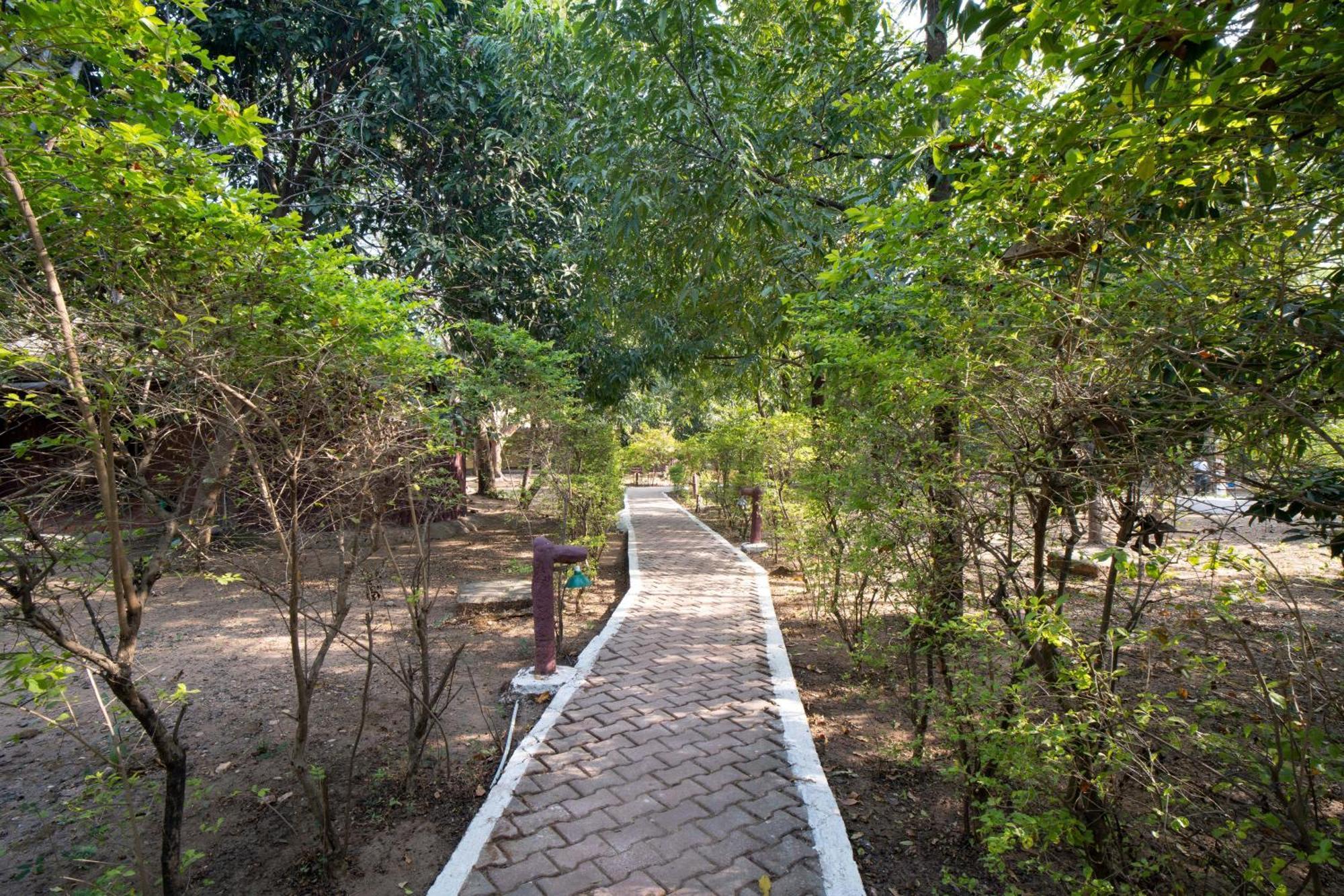 ホテル Treebo Premium Mowgli'S Den, Pench Khawāsa エクステリア 写真